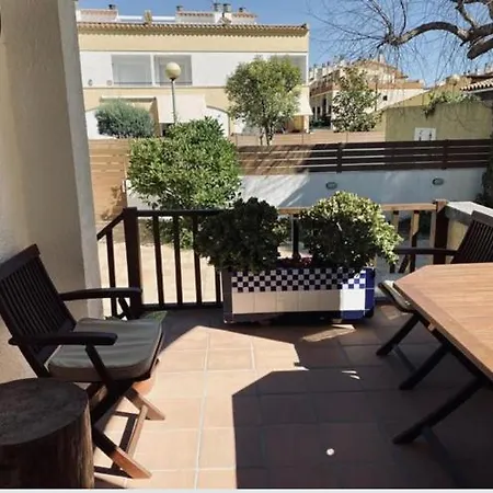 Casa Pareada Con Piscina