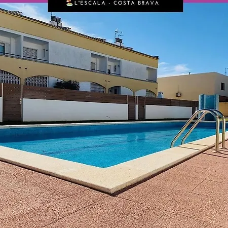 Casa Pareada Con Piscina L'Escala