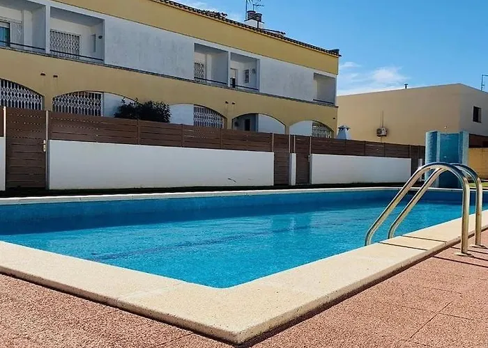 Casa Pareada Con Piscina L' Escala